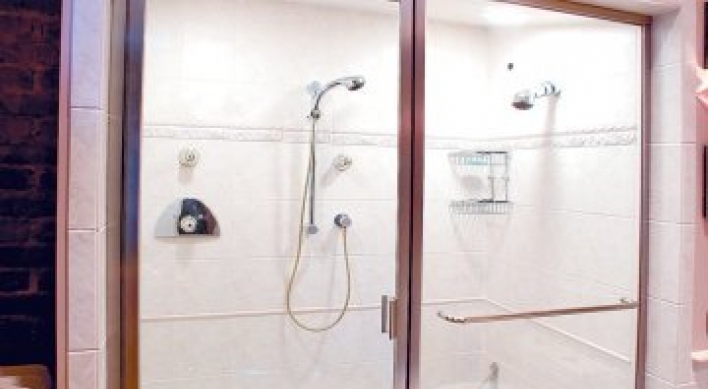 Saunas, hospitals warned over water bacteria