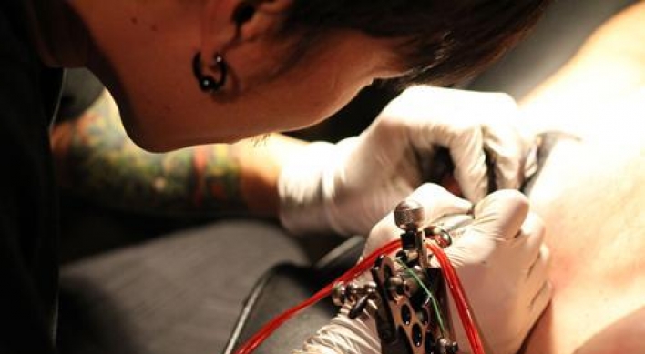 Tatoos gaining popularity, but still on shady side in Korea