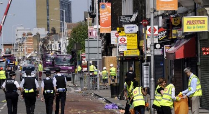 British police out in force as  violence subsides