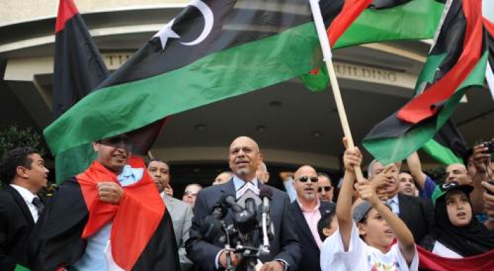 Libyan rebels battle for last oil refinery