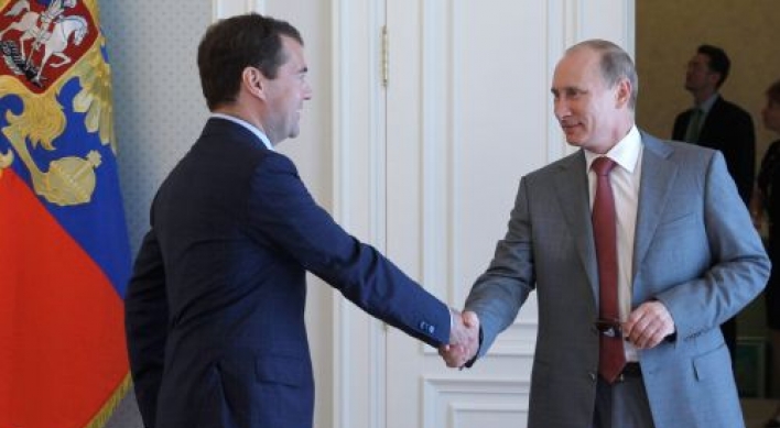 Putin, Medvedev to reveal 2012 plans in December