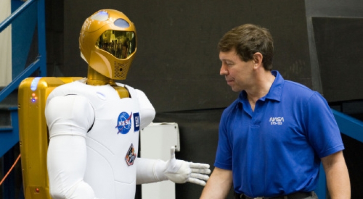 Space station‘s humanoid robot comes alive