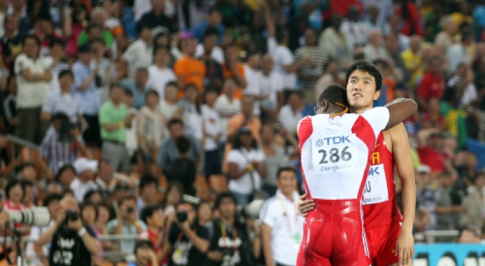 Foul decides gold in men's 110m hurdles