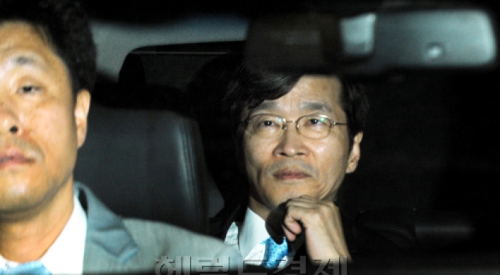 Kwak questioned over  funds for second day