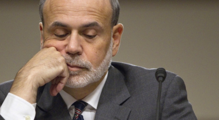 Bernanke warns economic recovery close to faltering