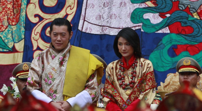 King of Bhutan gets hitched to commoner bride