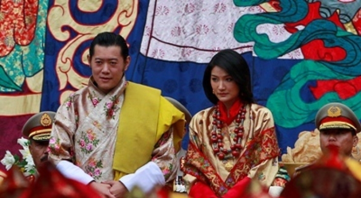 King of Bhutan marries his commoner bride