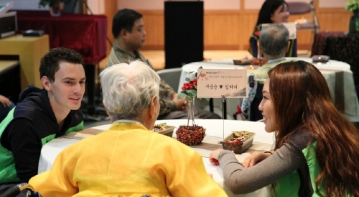 Expat volunteers help Seoul seniors celebrate birthdays