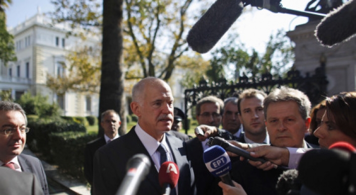 Papandreou wins confidence vote