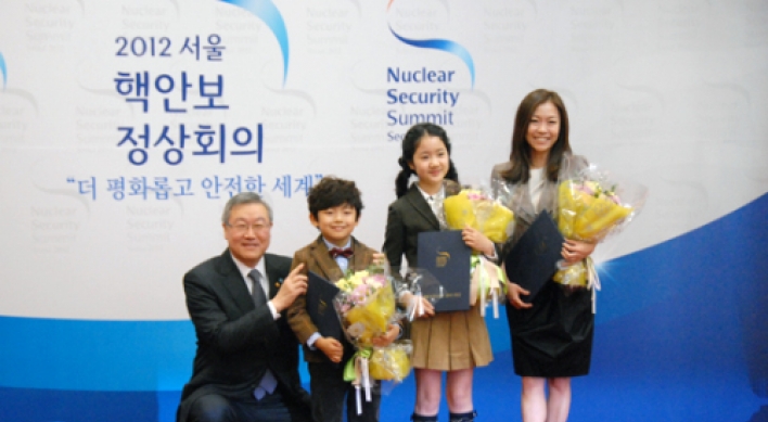 S. Korea names honorary envoys for nuclear summit