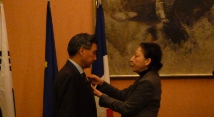 Air France-KLM official honored by French Embassy