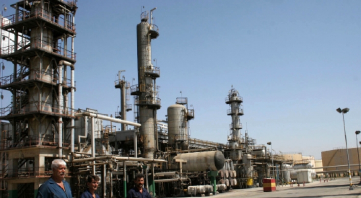 Asia looks to keep Iranian oil flowing