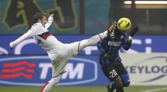 Inter cruise past Genoa second string