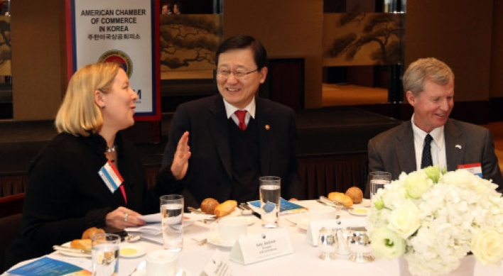 Hong vows support for small exporters to U.S.