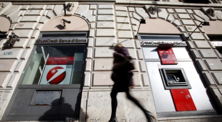 S&P downgrades ratings of 34 Italian banks