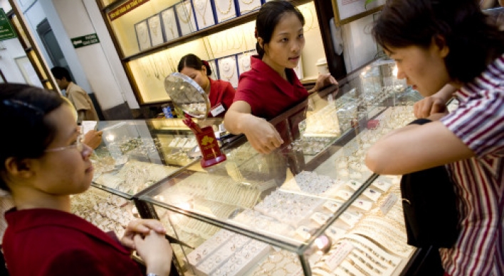 Vietnam battles gold fever as price soars