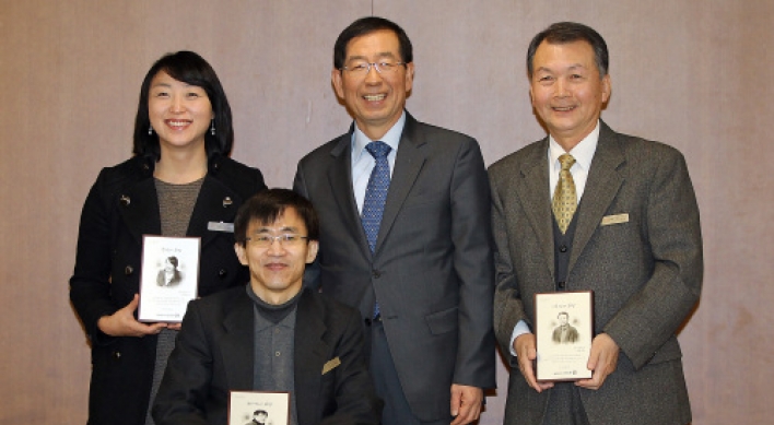 Seoul City names three honorary vice mayors