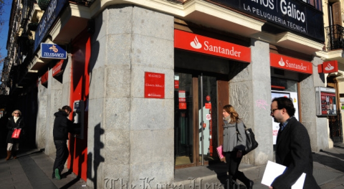 Fitch, S&P downgrade Spanish banks