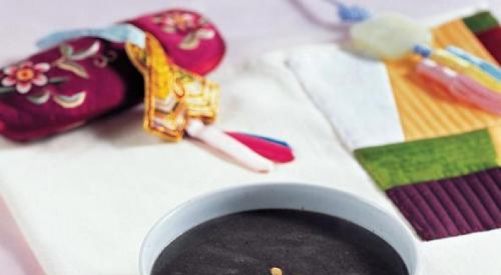 Heugimja-juk (Black sesame and rice porridge)
