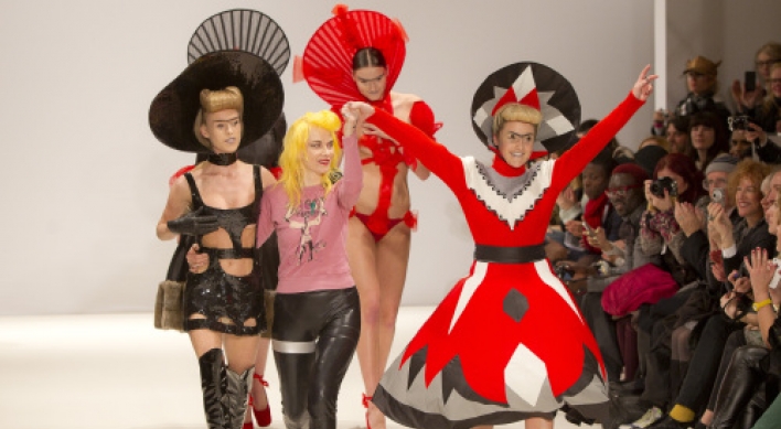 Celebration of British fashion icons heats up