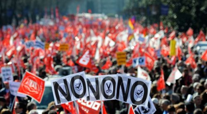 Thousands protest Spain’s new labor market reforms