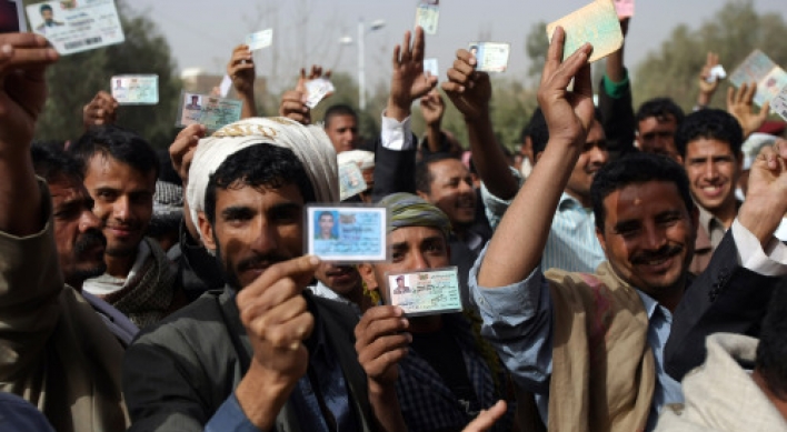 Yemenis vote as Saleh’s 33-year rule comes to end