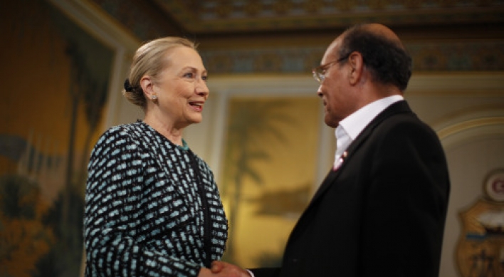 Clinton urges Tunisians to protect freedoms