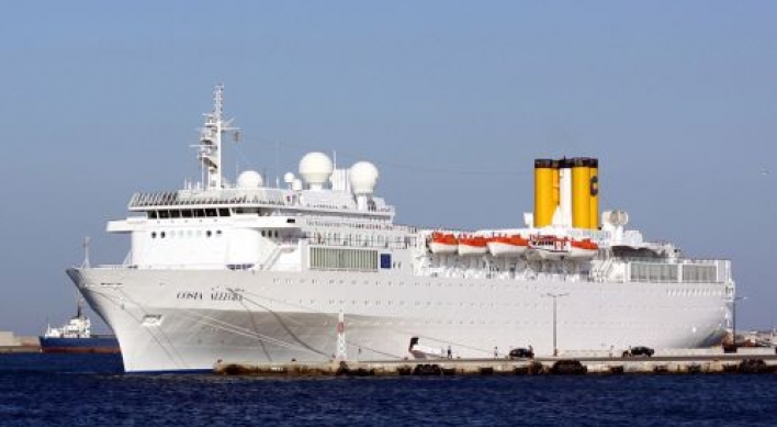 Fire leaves cruise ship adrift off Seychelles