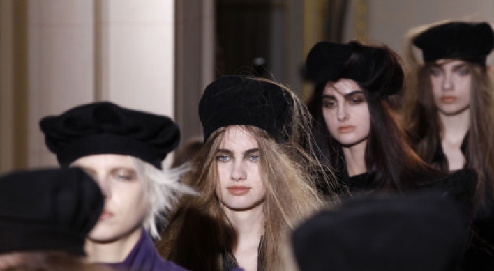 Boyish look kicks off Paris fashion week