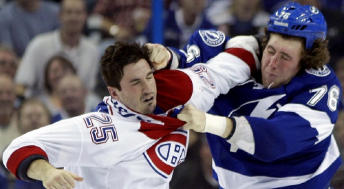 Stamkos leads Lightning over skidding Canadiens