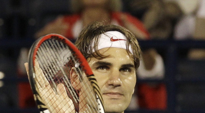 Federer, Murray into 2nd round