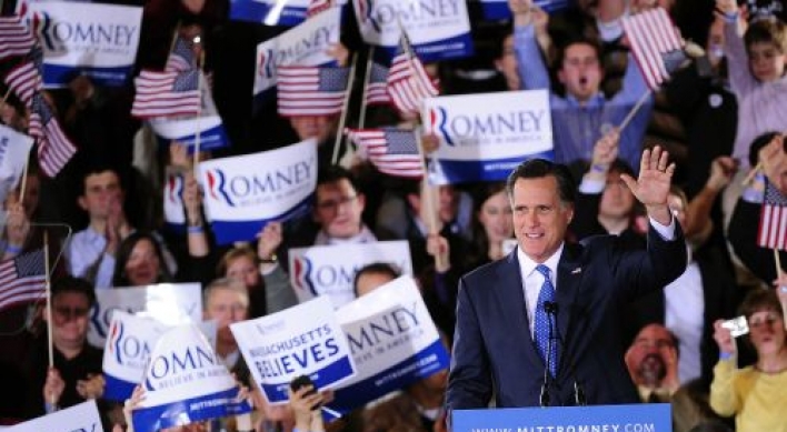 Romney tightens grip on Republican nomination