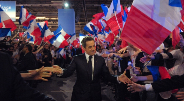 Sarkozy threatens to pull France from visa-free zone