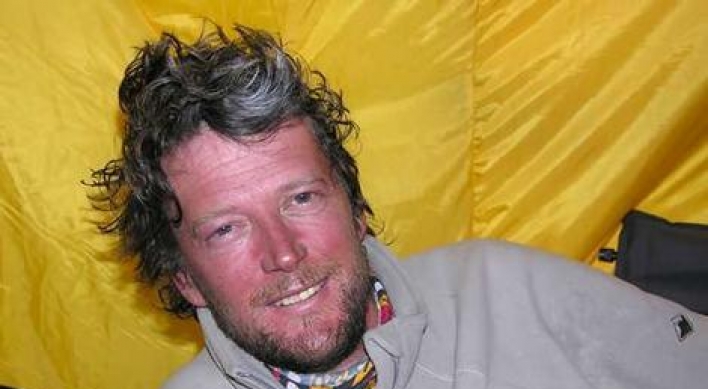 Australian mountaineer Hall dies at 56