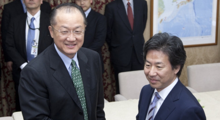 Azumi supports Kim to head World Bank