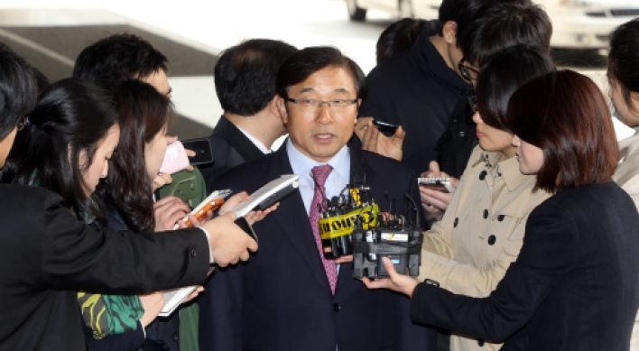 Cheong Wa Dae, DUP clash over surveillance case