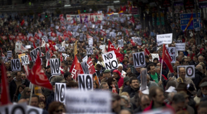 Tens of thousands protest in Spain against cuts