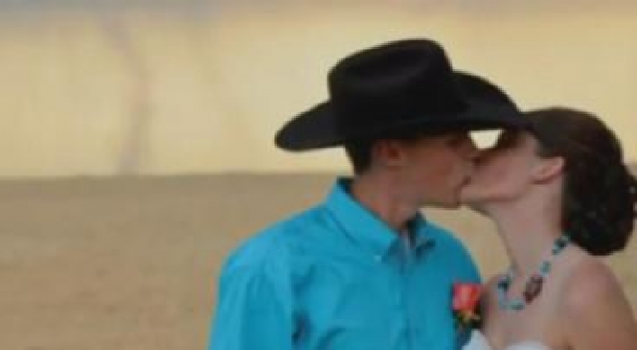 Tornado doesn't stop Kansas couple's wedding day