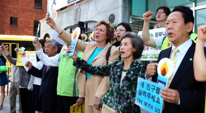 World ups pressure on N.K. human rights