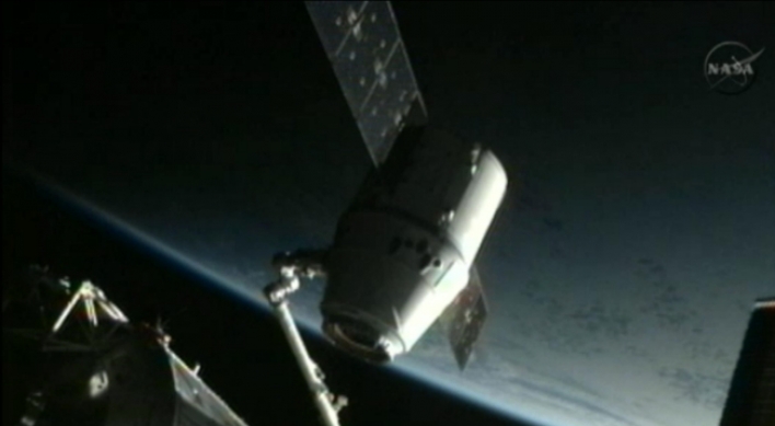 SpaceX Dragon leaves space station for trip home