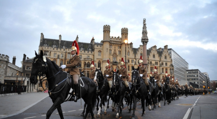 Diamond Jubilee: Britain marks Queen's reign