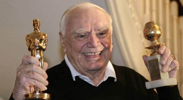 Oscar-winning star Ernest Borgnine dies