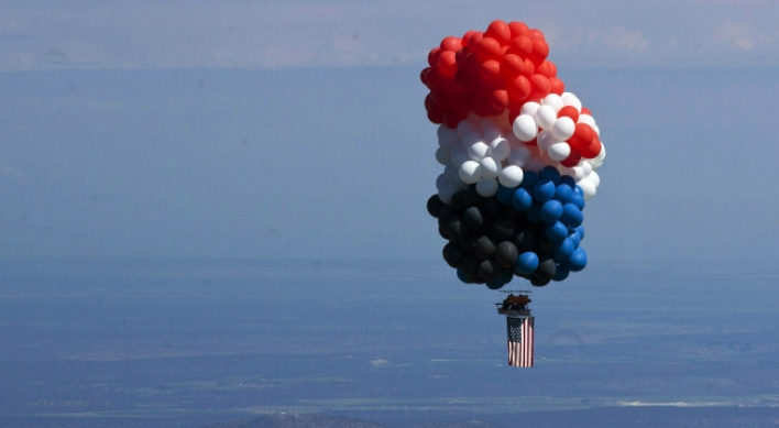 Lawn chair balloon flight forced to land