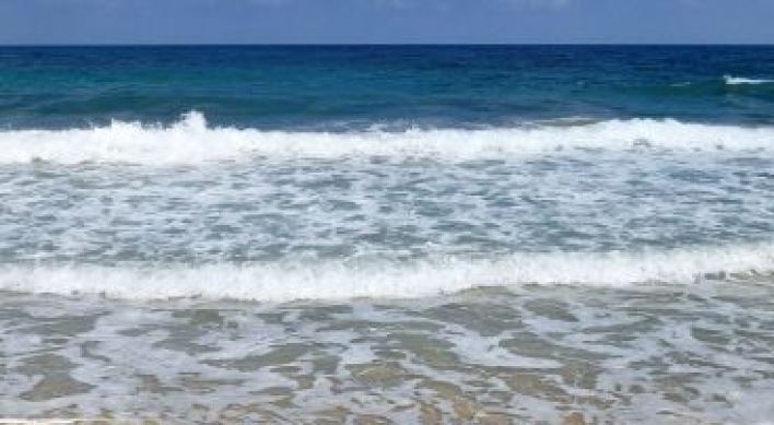 4 people stuck by needles on NYC beaches