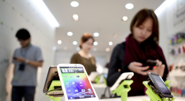 Smartphone maker HTC posts 58% profit drop