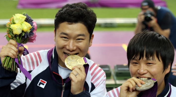 S. Koreans win gold, silver in men's 50-meter pistol shooting