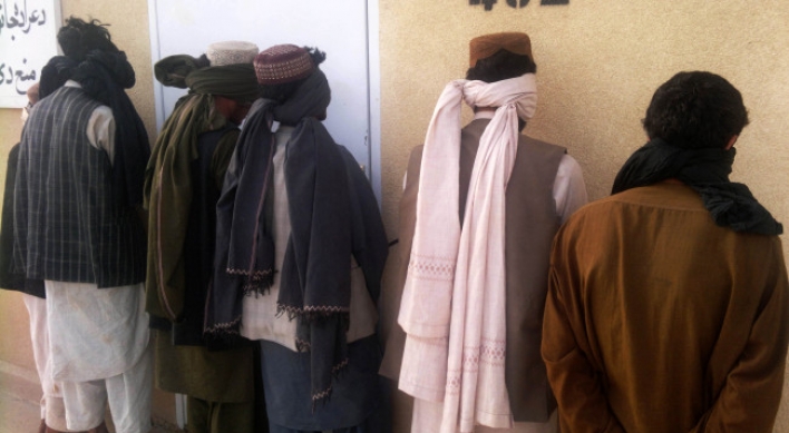 Pakistani Taliban release video of severed heads