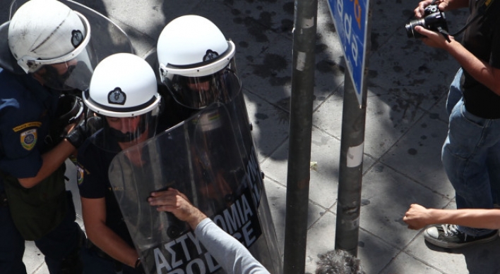 Violence breaks out at Greek anti-austerity demo