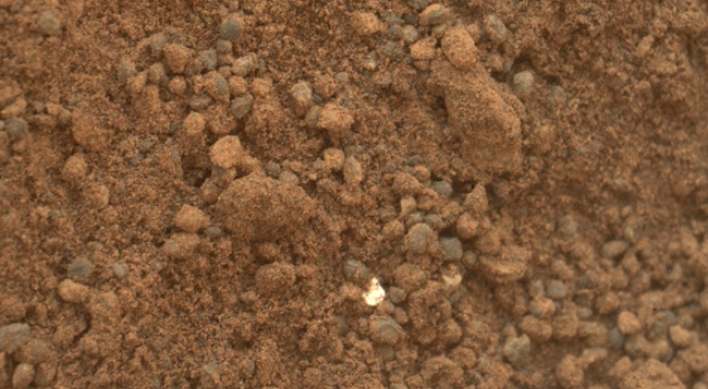 Mars rover gets a taste of Martian soil