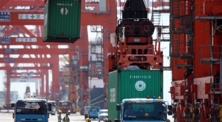 Japan exports fall on global slowdown